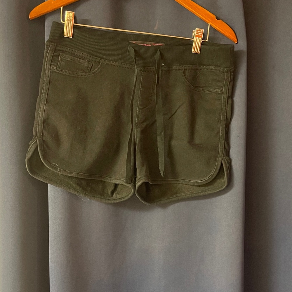 No Boundaries Women's Dark Green Cargo Shorts